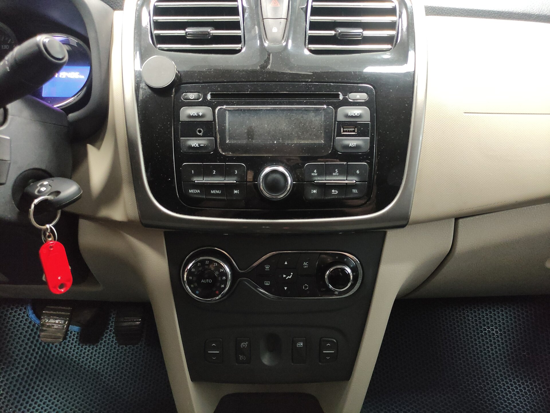 Renault Logan, II 2014 Renault Logan, II 2014