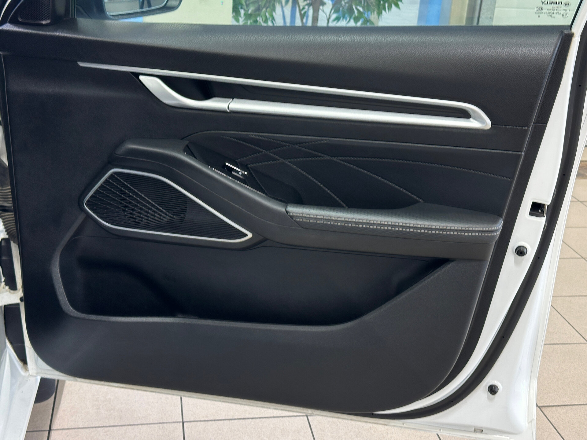 Geely Emgrand, II 2023