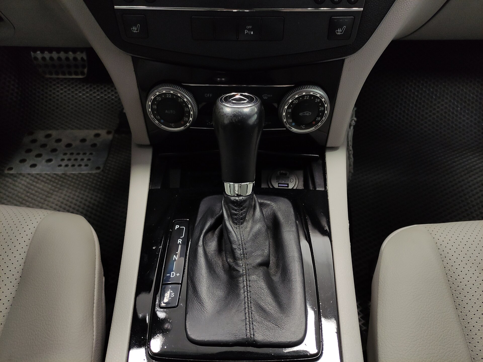 Mercedes-Benz C-Класс, III (W204) 2010 Mercedes-Benz C-Класс, III (W204) 2010