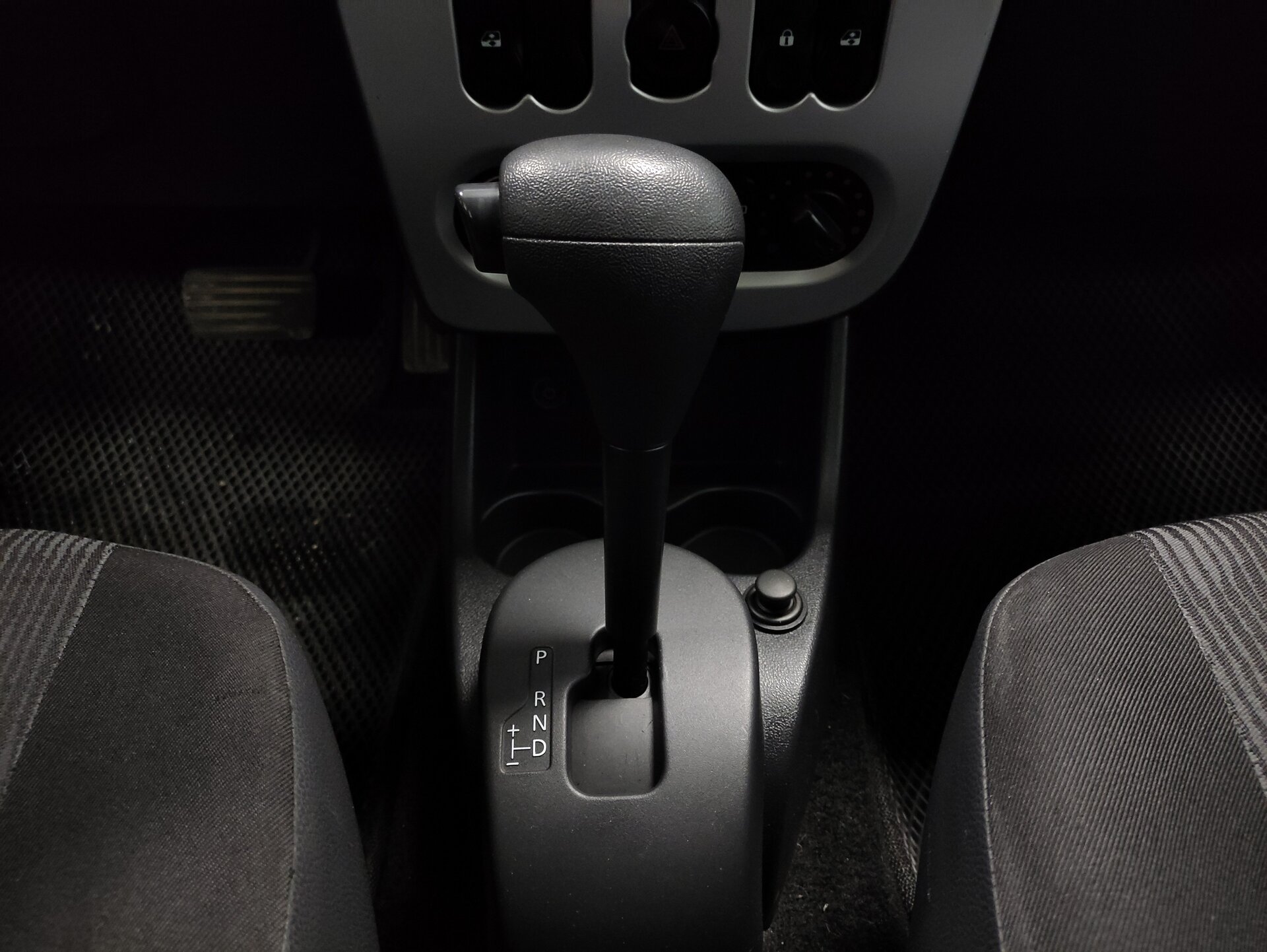 Renault Logan, I Рестайлинг 2013 Renault Logan, I Рестайлинг 2013