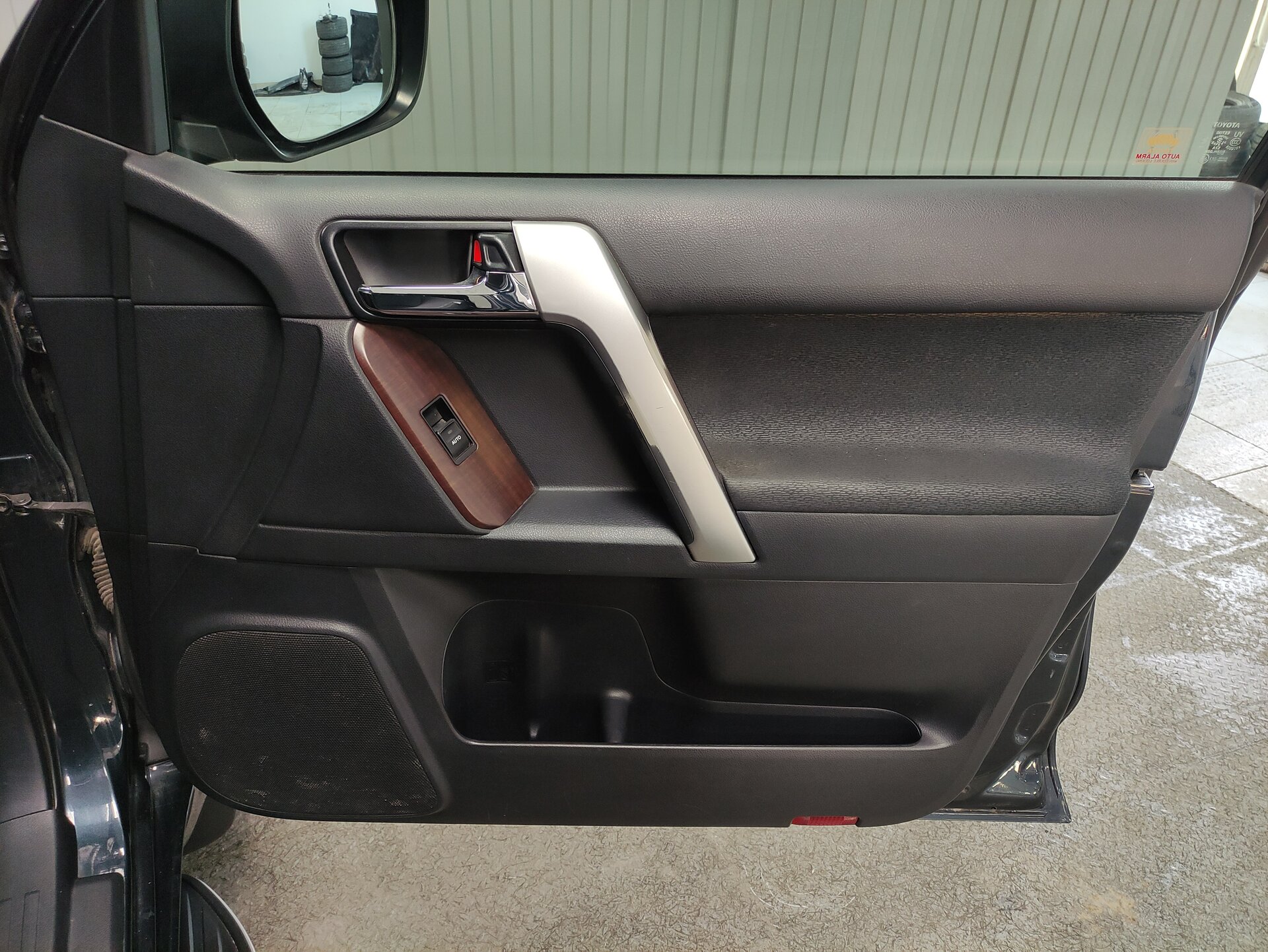Toyota Land Cruiser Prado, 150 Series Рестайлинг 1 2013 Toyota Land Cruiser Prado, 150 Series Рестайлинг 1 2013