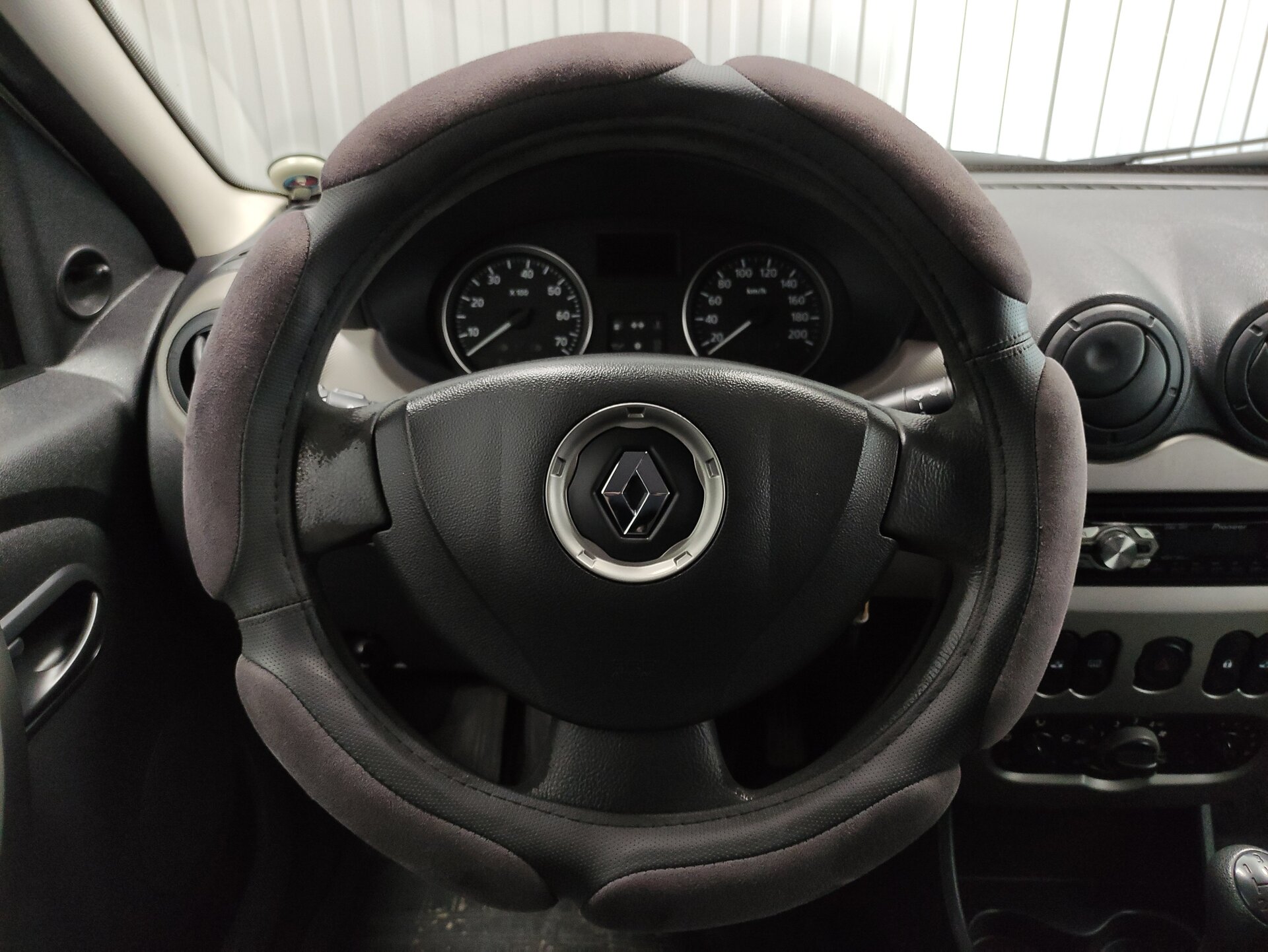 Renault Logan, I Рестайлинг 2012 Renault Logan, I Рестайлинг 2012