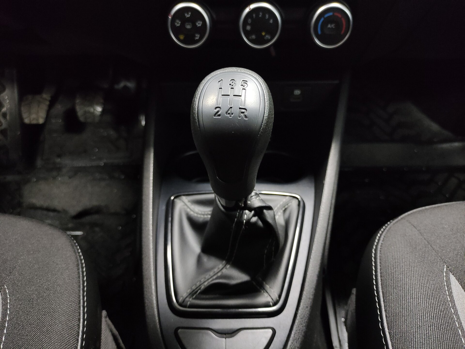 Lada (ВАЗ) Vesta, I Рестайлинг (NG) 2023 Lada (ВАЗ) Vesta, I Рестайлинг (NG) 2023